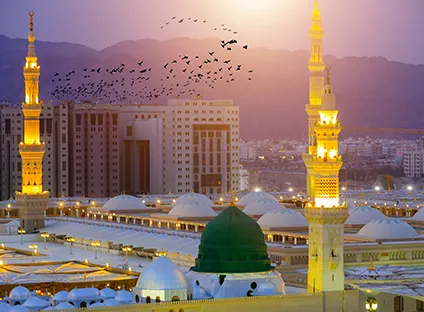 425 14 Nights 4 Star April Umrah Package